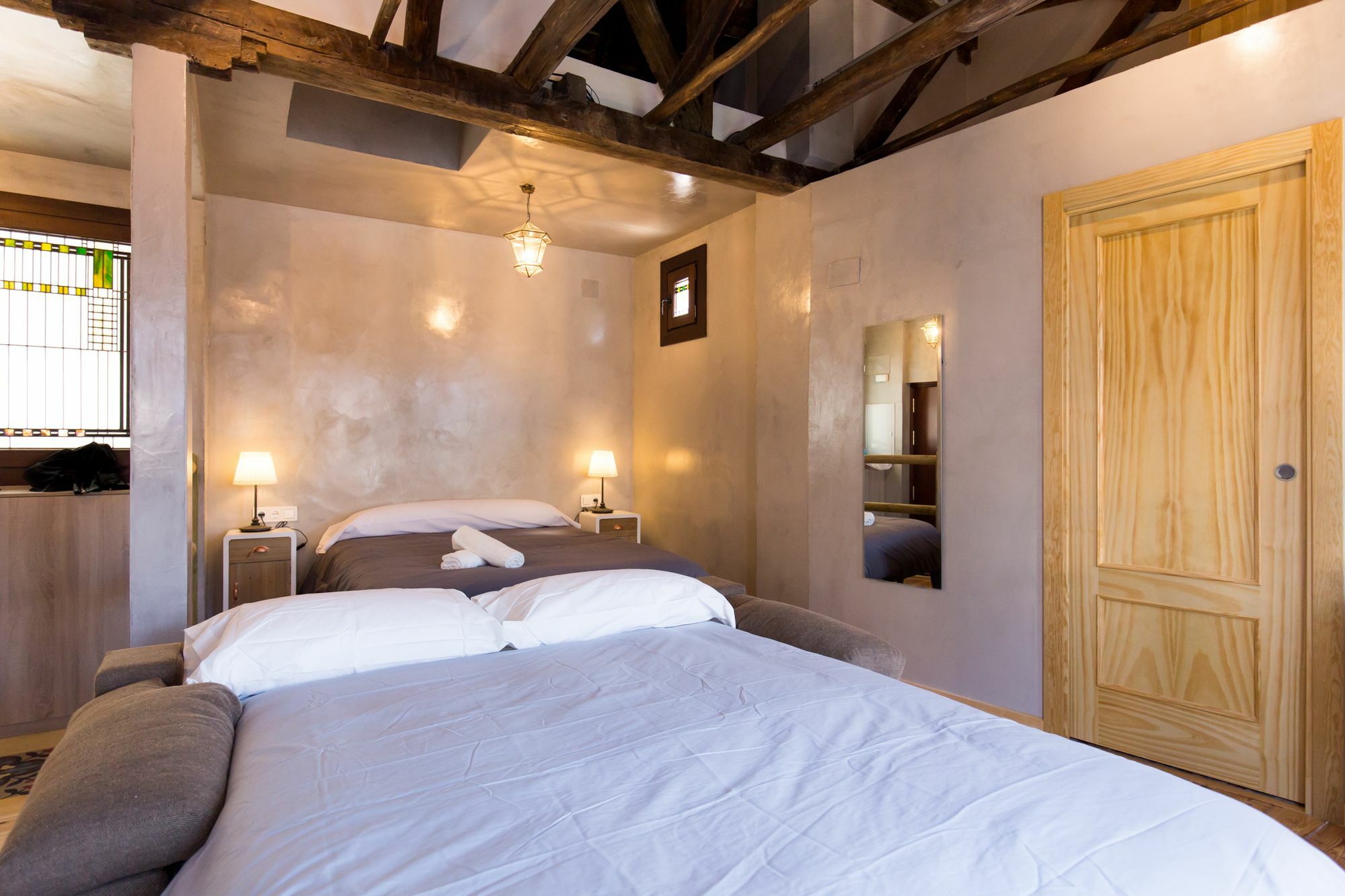 Los Lobos Suites Apartamentos Granada Luaran gambar
